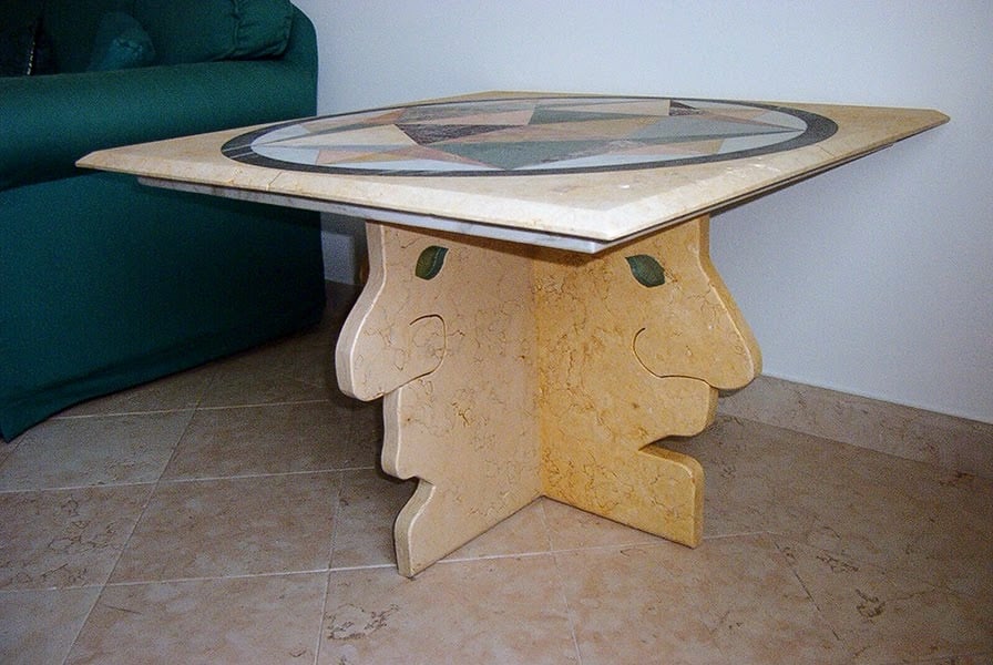 Tavolo in marmo con mosaico e base