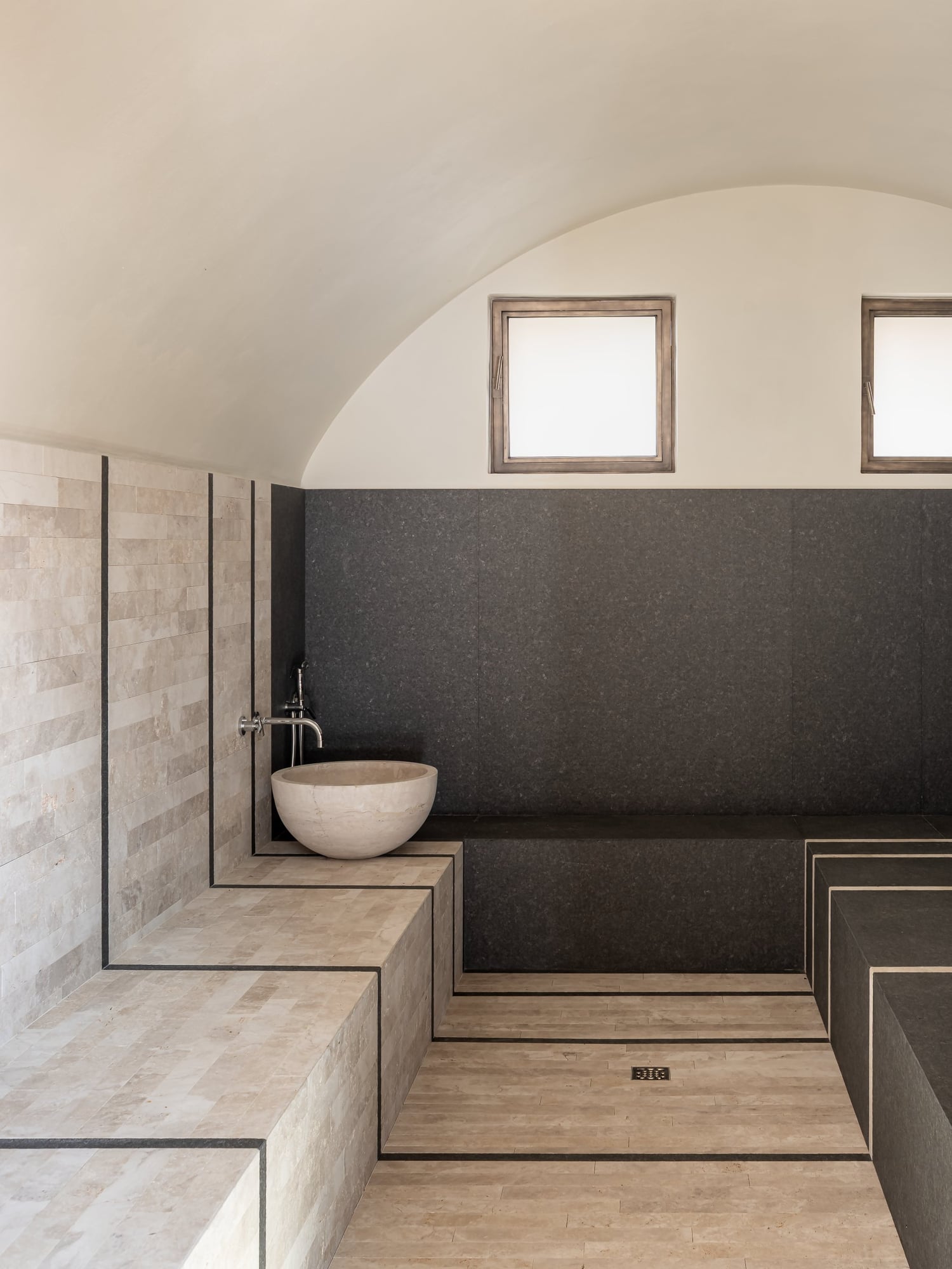 Pavimento e rivestimento per Bagno Turco per "La Banditaccia", foto di Andrea Ceriani, design di Studio Archos