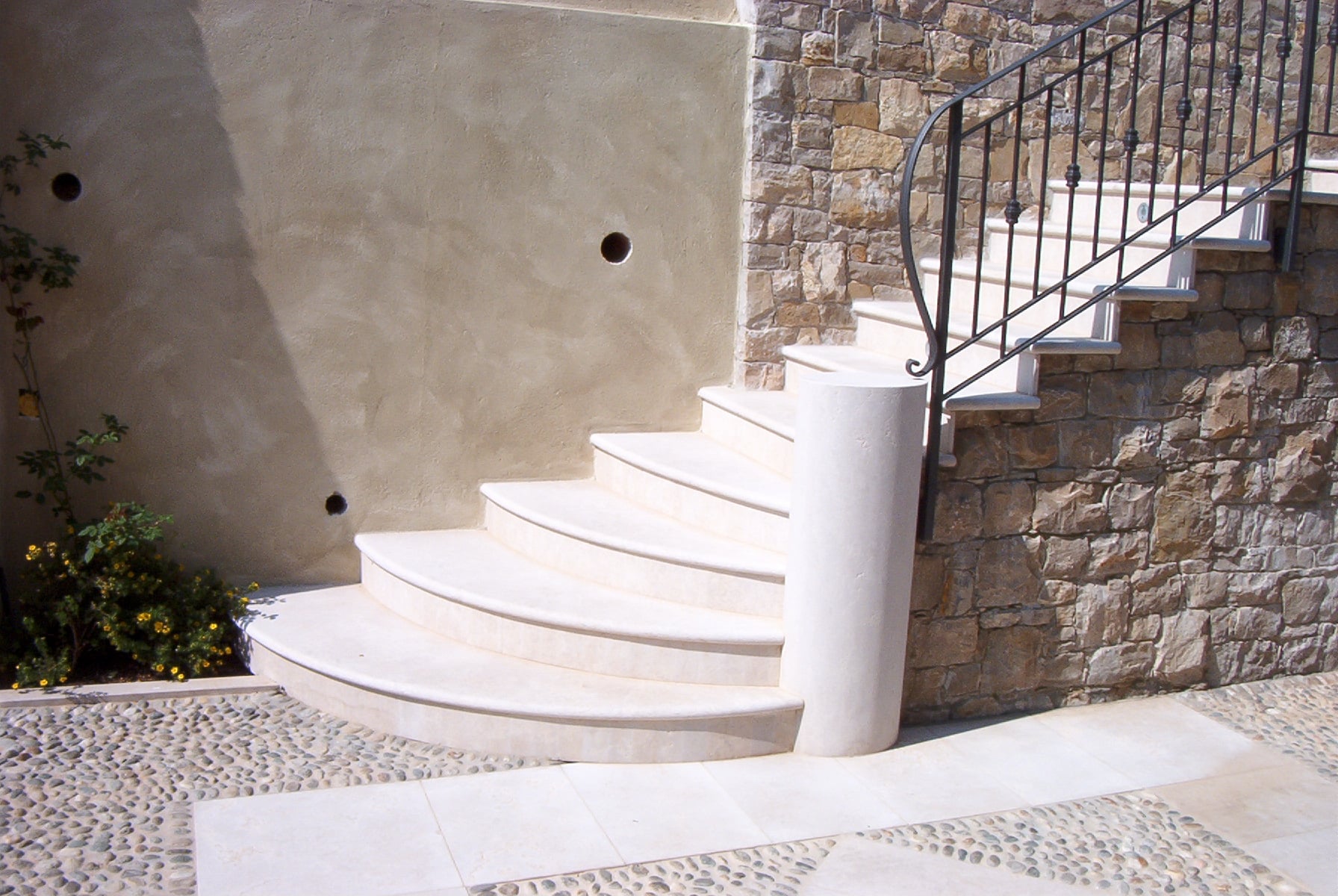 Scala esterna con pedate sagomate