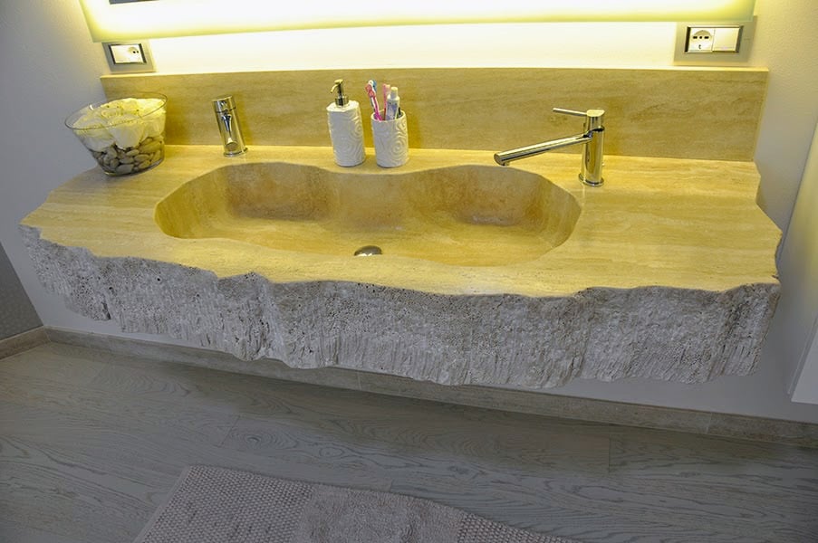Lavabo a massello con scavo e filo a spacco naurale
