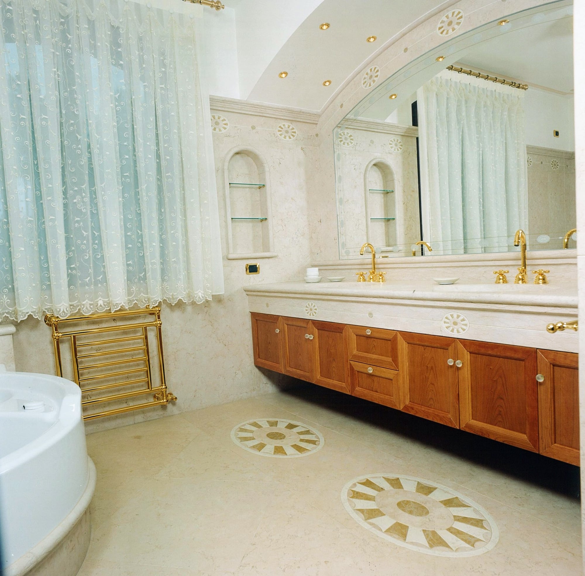 Pavimento bagno e decori a mosaico