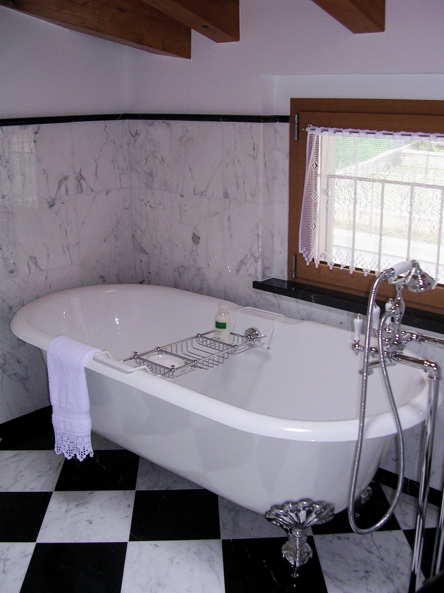 Pavimento e rivestimento della parete del bagno