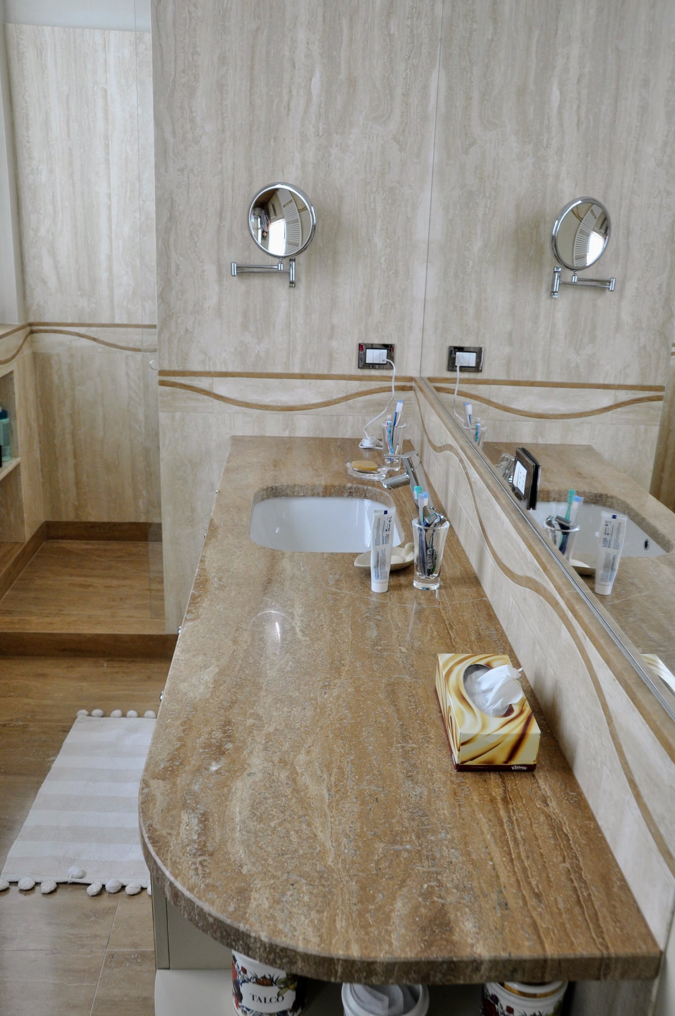 Piana bagno pavimento e rivestimento