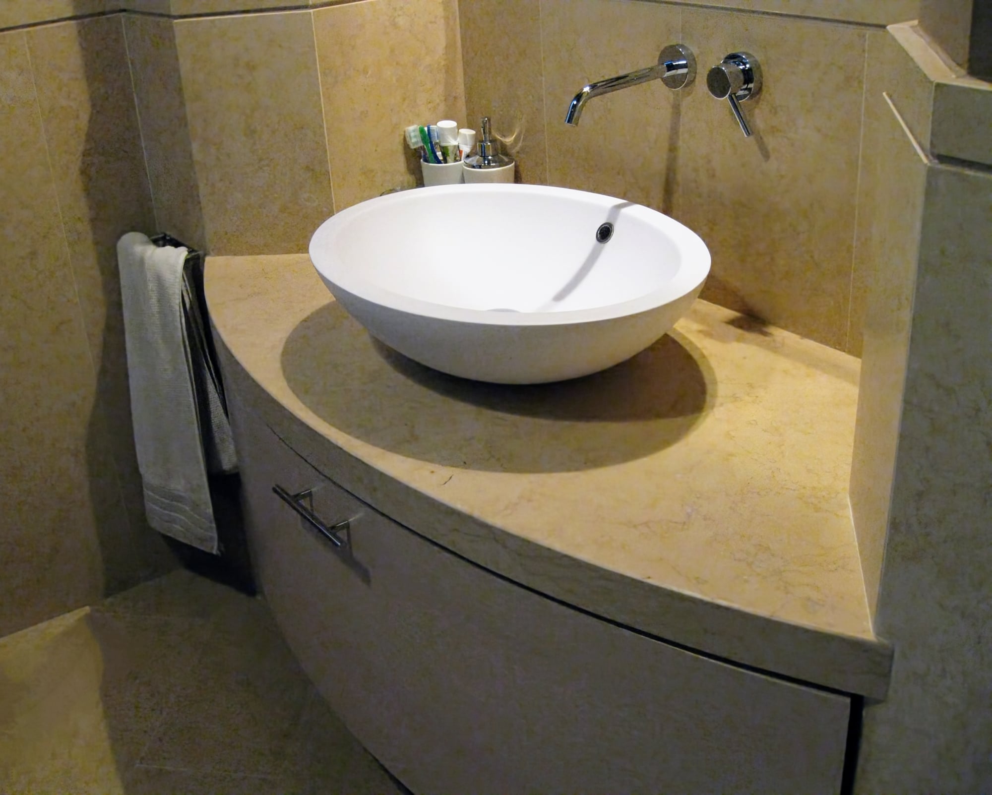 Piana bagno sagomata e rivestimento