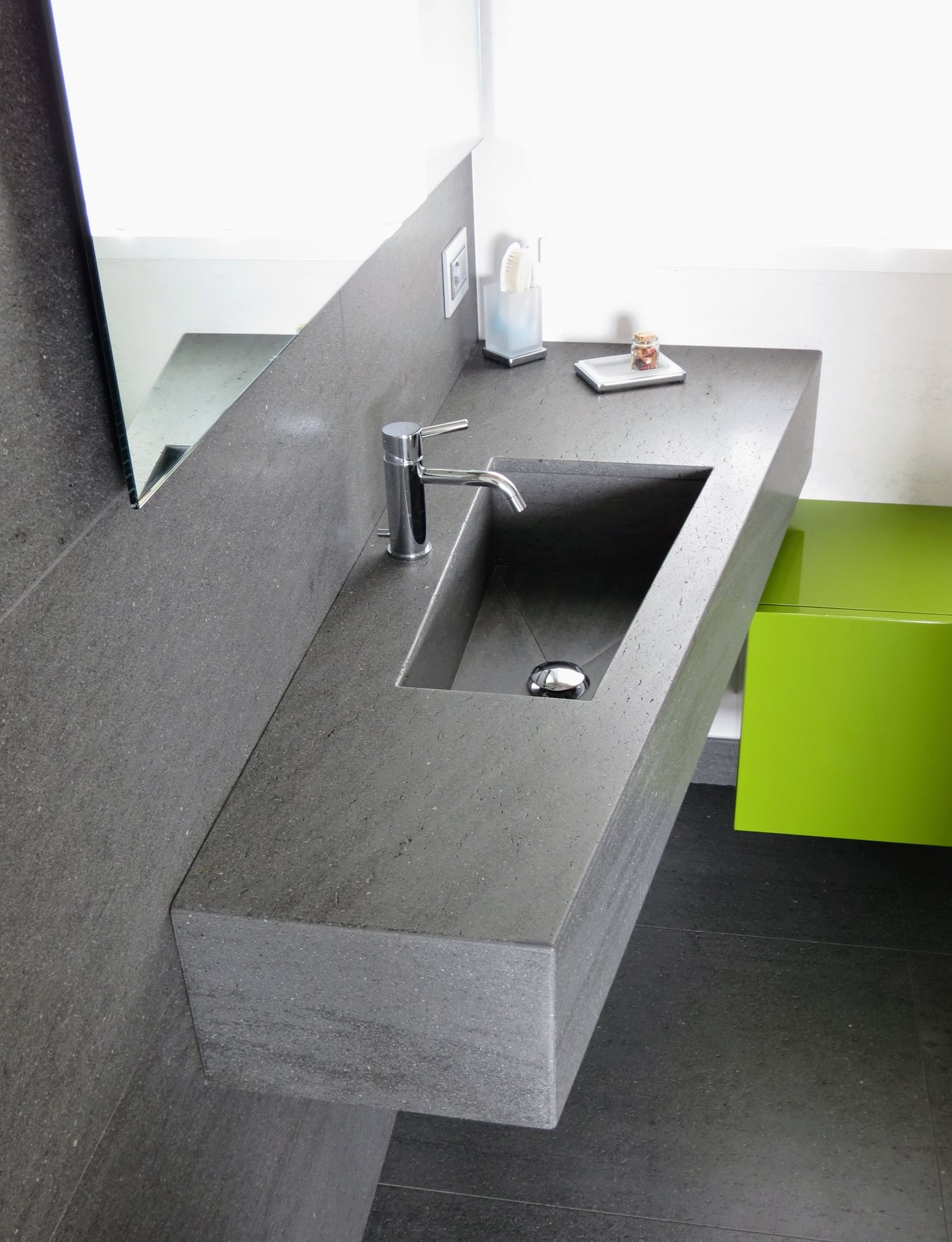 Piana con lavabo assemblato