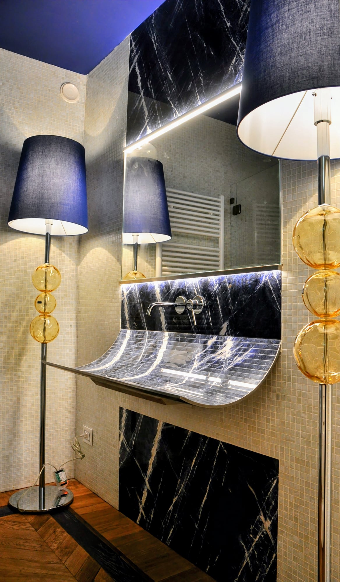 Piana lavabo assemblato e sagomato