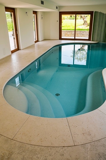 Pavimento del contorno della piscina