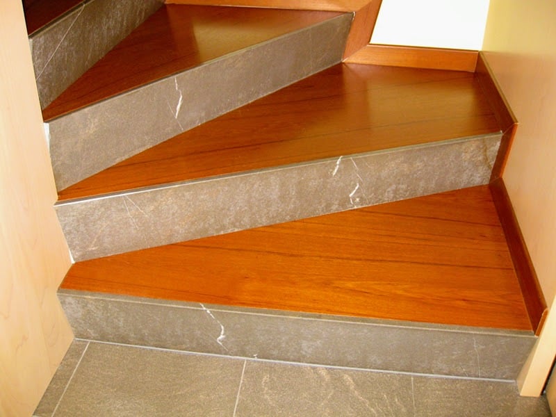 Alzate scala e pavimento