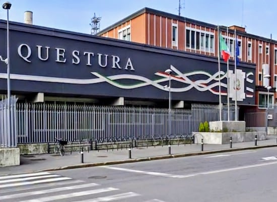 Facciata e insegna della Questura di Bergamo